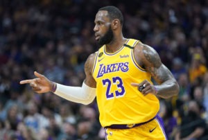 Antetokounmpo y LeBron James, Jugadores del mes de enero