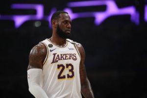 LeBron, baja ante los Warriors por molestias en la ingle