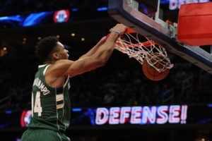 Los Bucks de Antetokounmpo aplastan a Oklahoma (133-86)