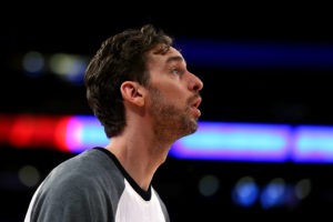 Pau Gasol querría despedirse con "una temporada más" cuando supere su lesión