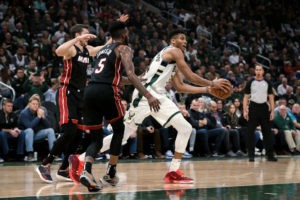 Miami seca a Antetokounmpo para vencer a los Bucks