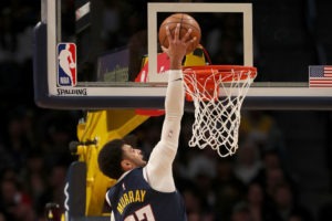 Jamal Murray anota la canasta ganadora ante los Hornets