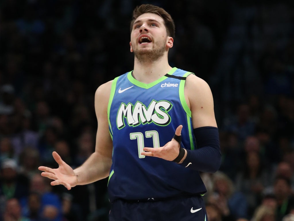 Doncic brilla y acaba frustrado con los árbitros en la derrota de Dallas contra Indiana