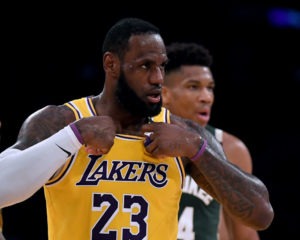 LeBron James, en contra de jugar directamente playoffs tras el parón