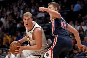 Mason Plumlee señala que la NBA podría volver con varias sedes