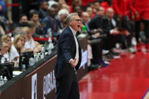 La NBA aún medita restringir el acceso a la burbuja a los entrenadores de mayor edad