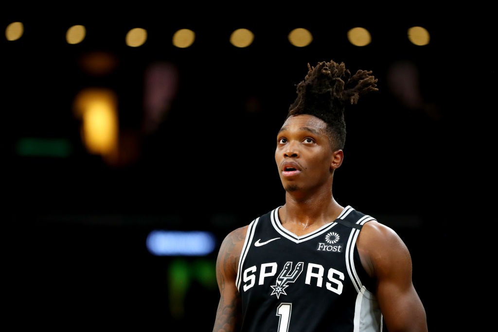 Lonnie Walker se corta el pelo para dejar atrás su pasado: sufrió abusos sexuales de niño