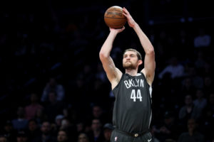 Los Spurs se refuerzan con Tyler Zeller