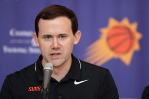Ryan McDonough, Wes Wilcox y Mark Hughes, candidatos a general manager de los Pistons