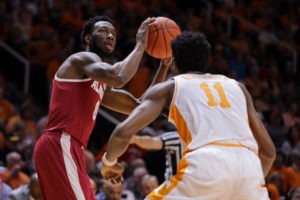 Brooklyn se refuerza con Donta Hall para jugar en Orlando