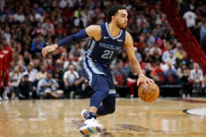 Memphis pierde a Tyus Jones para una semana por dolor en la rodilla