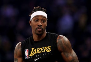 Dwight Howard sigue su cruzada anti-mascarilla y afirma no creer en las vacunas