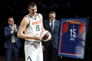 Nikola Jokic da negativo en coronavirus y se incorporará en breve a la burbuja