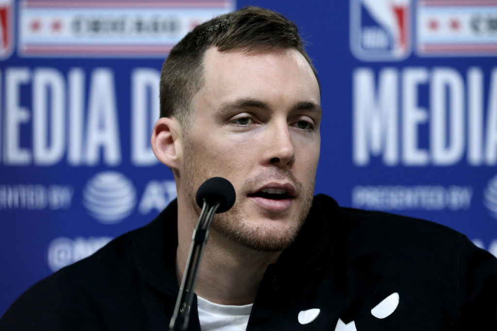 Pat Connaughton, nuevo positivo en COVID-19, no se unió a la expedición de los Bucks