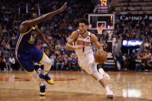 La NBA multa a Draymond Green por decir que Devin Booker debería abandonar Phoenix