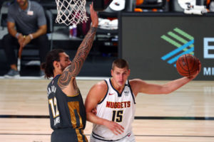 Popovich dice que Jokic es la "reencarnación de Larry Bird"