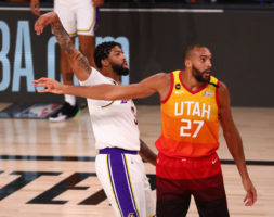 42 puntos de Anthony Davis: los Lakers aseguran el primer puesto del Oeste