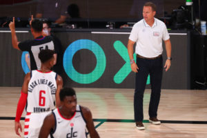 Scott Brooks seguirá como entrenador de los Wizards