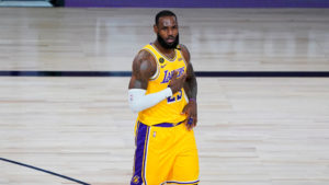 LeBron James termina como líder en asistencias por primera vez en su carrera
