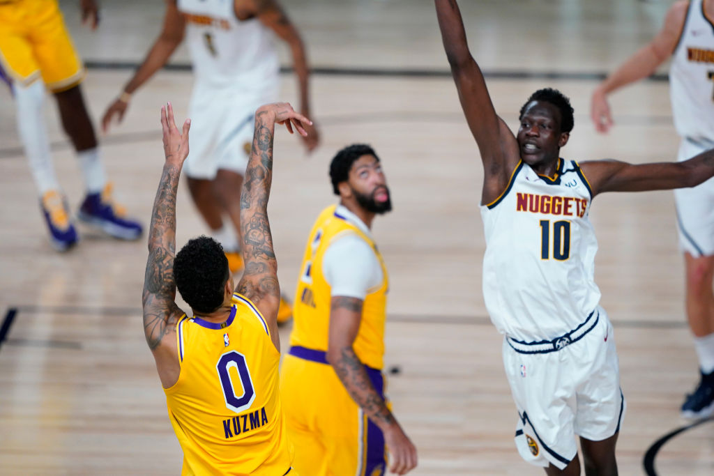 Kyle Kuzma da la victoria a los Lakers en el último suspiro