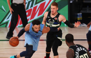 Memphis se asegura el 'play-in' venciendo a unos Bucks sin Anteto y en cuadro