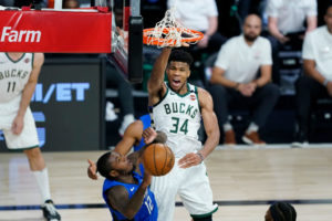 Anteto manda y Milwaukee se pone al frente de la serie