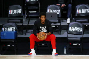 Kyle Lowry sufre un esguince en su tobillo izquierdo y es duda para la serie ante Boston