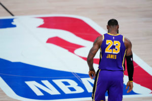 LeBron James vuelve a hacer historia