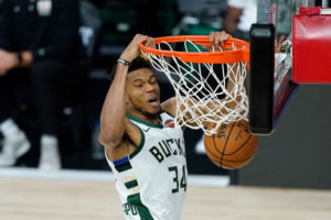 Milwaukee, a un triunfo de eliminar a Orlando (3-1)