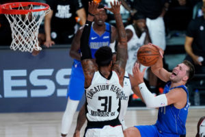 Marcus Morris se defiende y asegura que no quiso lesionar a Doncic