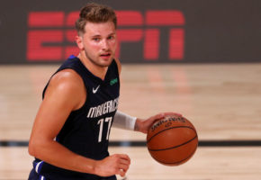 Triple-doble histórico y números de escándalo de Luka Doncic en la victoria de Dallas sobre Sacramento