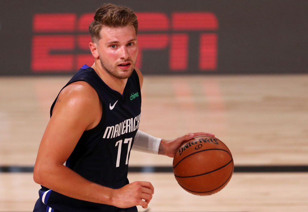 Triple-doble histórico y números de escándalo de Luka Doncic en la victoria de Dallas sobre Sacramento