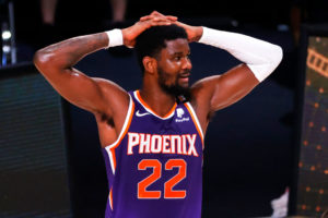 DeAndre Ayton olvidó el test diario anti COVID-19 y estuvo a punto de no jugar ante OKC