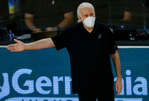 Gregg Popovich cree que los Hawks se equivocan despidiendo a Lloyd Pierce