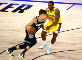 Los Lakers pierden ante Sacramento a la espera de conocer su rival en playoffs
