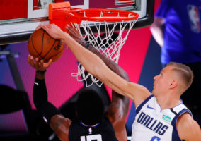 Indignación entre los jugadores por la expulsión de Porzingis