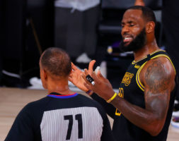 LeBron James y por qué abandonó la reunión del miércoles con los jugadores