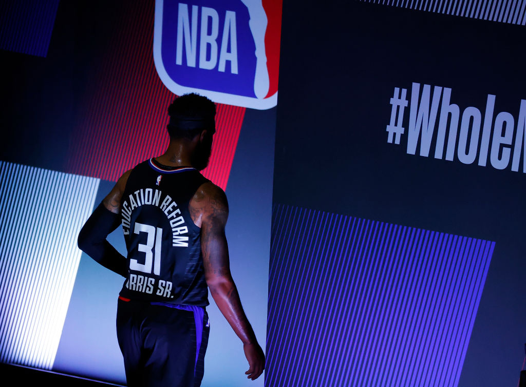 Marcus Morris, expulsado tras una dura falta sobre Doncic