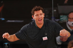 Monte McNair, nuevo general manager de los Kings, confirma la continuidad de Luke Walton