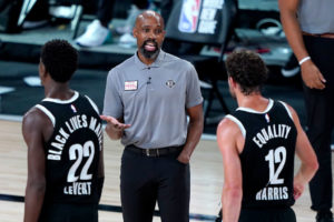 Jacque Vaughn gana peso para continuar como técnico de Brooklyn