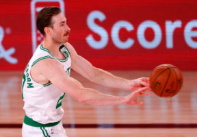 Gordon Hayward progresa, pero aún está lejos de volver
