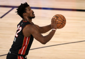 Jimmy Butler responde a Embiid: "Las cosas no funcionaron entre Philadelphia y yo"