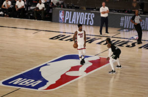 La NBA pide a los invitados a pie de pista que mantengan la calma durante los partidos