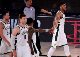 Antetokounmpo, dispuesto a quedarse en Milwaukee "si seguimos luchando por lo mismo"