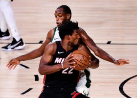 Jimmy Butler admite que hubo  relajación tras la lesión de Antetokounmpo