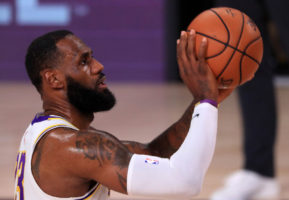 LeBron James: jugador con más victorias en playoffs de la historia