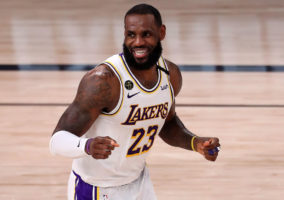 Un excepcional LeBron lidera un nuevo triunfo de los Lakers ante Houston