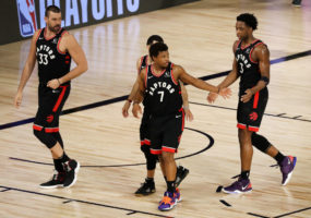 Toronto no se rinde y fuerza el séptimo ante Boston tras dos prórrogas