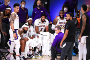 Los Lakers tratan de mantener su ritmo mientras esperan el inicio de las finales del Oeste