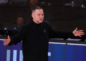 Mike Malone avisa: "Al empezar la temporada nuestra meta era ganar un campeonato"